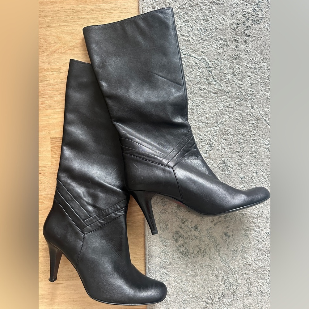 Black Leather Boots size 7.5
Minimal wear , maybe 2 times.